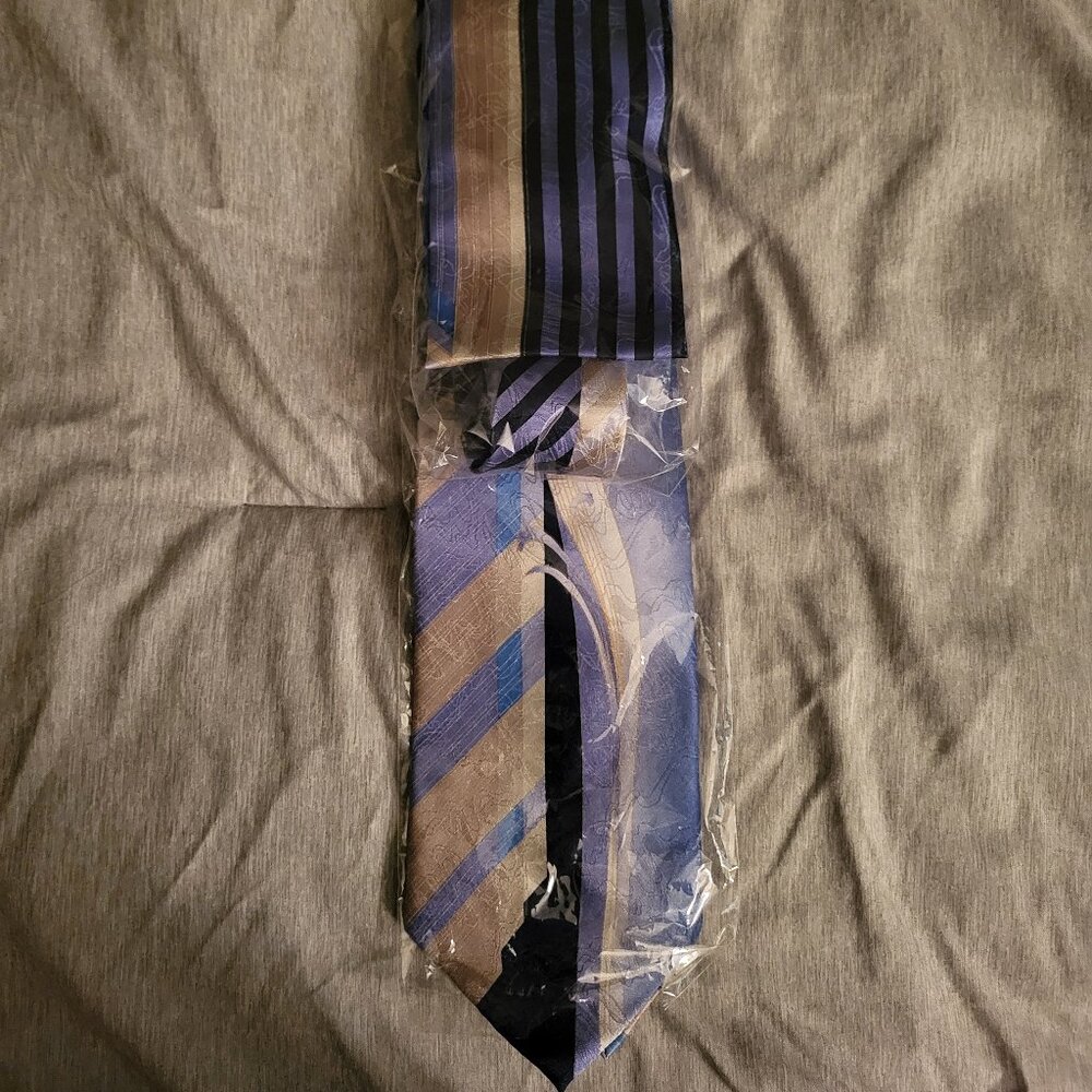 Tie and handkerchief set